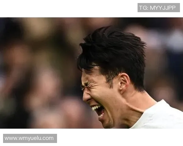 足球明星吸烟瞬间曝光引发热议背后的健康隐患与职业形象探讨 足球明星吸烟瞬间曝光引发热议背后的健康隐患与职业形象探讨